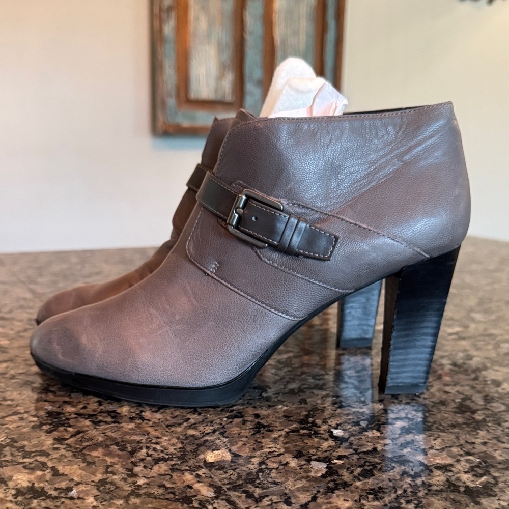 Franco Sarto Gray Leather Ankle Booties NWOT 9.5
